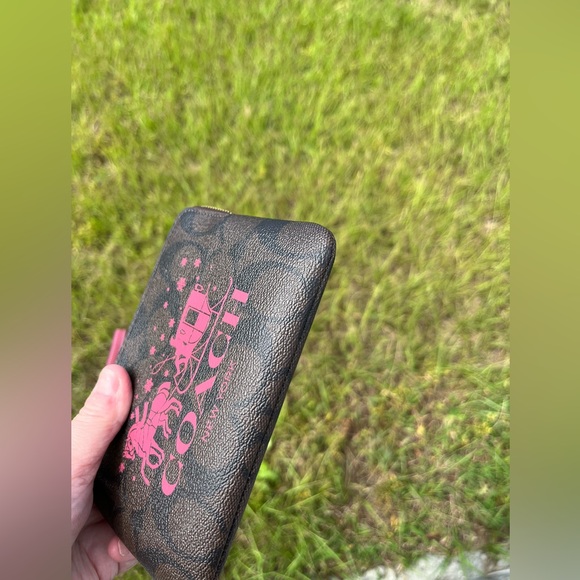 NWT Coach Signature Carriage Wristlet Pink and Brown - Picture 3 of 8